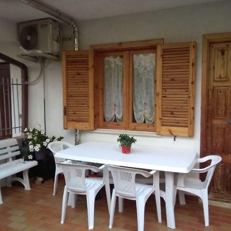 Villetta A Schiera ฟูเมเฟรดโดบรูซิโอ ภายนอก รูปภาพ